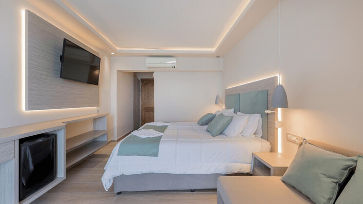 Comfort Room With Pool View